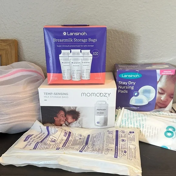 Lansinoh Breastmilk Storage Bags and Nursing Pads Set - Picture 1 of 7